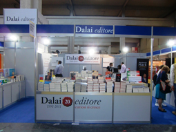 Dettaglio bancone stand Fiera Libro Torino